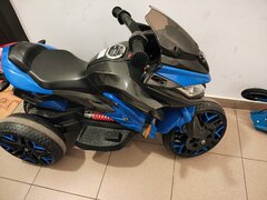Vand motocicleta electrica cu 3 roti